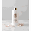 Latte detergente Le Perle Hebe Aura Skin Latte Detergente, flacone bianco con pompa e dettagli dorati, 500 ml.